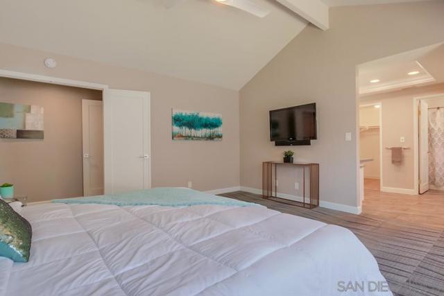 1315 Camino Linda Dr, San Marcos CA: https://media.crmls.org/mediaz/d58a8a48-3173-4256-9baf-26d5c1ab64d7.jpg