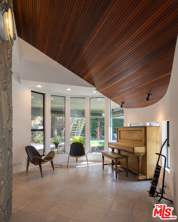 720 Brooktree Road, Los Angeles CA: https://media.crmls.org/mediaz/d58a9a27-e896-4dfb-af73-3ed04961bb24.jpg