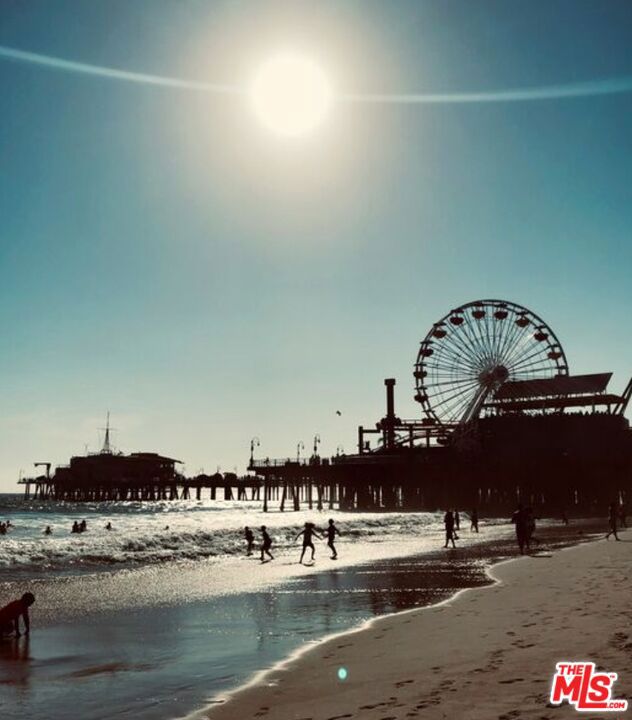 https://media.crmls.org/mediaz/d58aa8f1-3336-407d-8922-bbf94356d934.jpg?preset=X-Large
