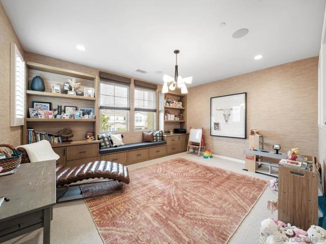 916 Camino Aldea, Chula Vista CA: https://media.crmls.org/mediaz/d58bb90b-0252-4220-b8ee-86ac2f2983a1.jpg