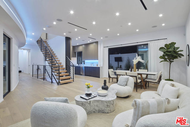 4338 Huntley Avenue, Culver City CA: https://media.crmls.org/mediaz/d58c0f44-9cee-4fc1-9b5c-3f9bda02d96c.jpg