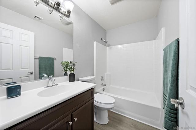 784 Portside Pl, San Diego CA: https://media.crmls.org/mediaz/d58c3414-450d-4114-adf0-f7ad7f7e0d6f.jpg