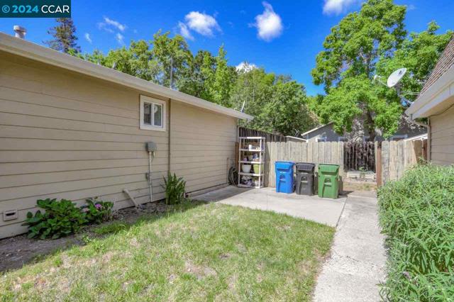 Image 5 of 40 For 1839 San Luis Rd