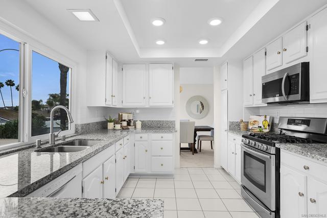 2071 Monaco Ct, El Cajon CA: https://media.crmls.org/mediaz/d58cfdd3-c29c-43e5-b557-e2b0b04621e0.jpg