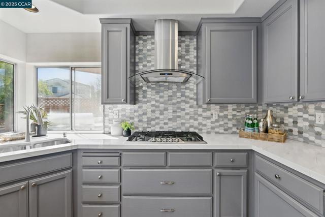 30300 Meridien Cir, Union City CA: https://media.crmls.org/mediaz/d58d063f-af2b-4c03-8485-cf453c56a0c6.jpg