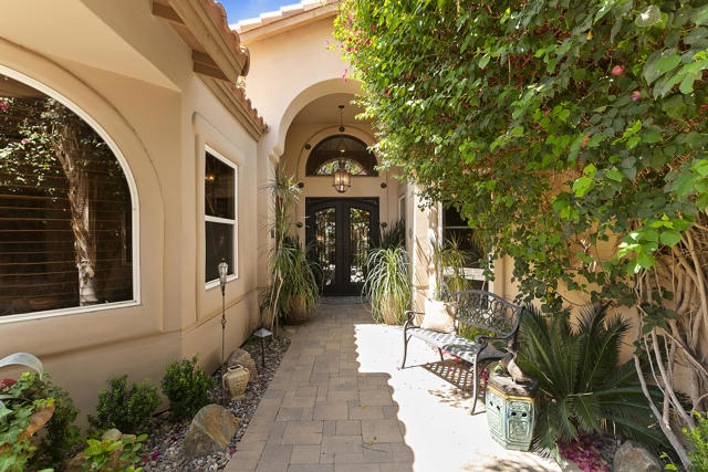 003_Courtyard