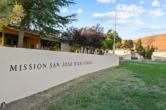 42059 Vinha Way, Fremont CA: https://media.crmls.org/mediaz/d58df0b1-b7a0-4994-9693-6a924220fbf3.jpg