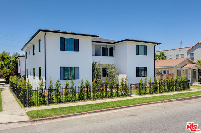 2845 S REDONDO, Los Angeles CA: https://media.crmls.org/mediaz/d58e6f7b-b775-42f2-ad49-db6c89ed2a09.jpg