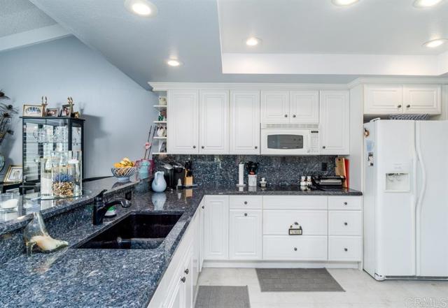 Detail Gallery Image 7 of 16 For 1165 Santa Helena Park Ct, Solana Beach,  CA 92075 - 2 Beds | 2/1 Baths