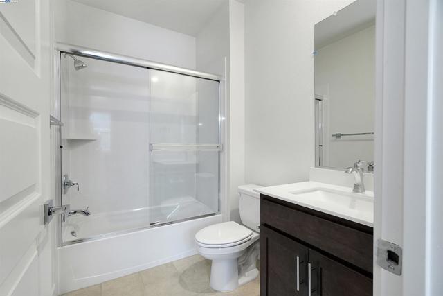 2119 Stanford Street, Alameda CA: https://media.crmls.org/mediaz/d58ed81d-ed12-404b-b642-ed3f63c6c704.jpg