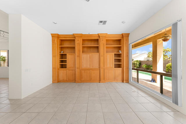 37159 Turnberry Isle Drive, Palm Desert CA: https://media.crmls.org/mediaz/d58f32ad-cb45-4cbb-8a65-b161c8119f48.jpg