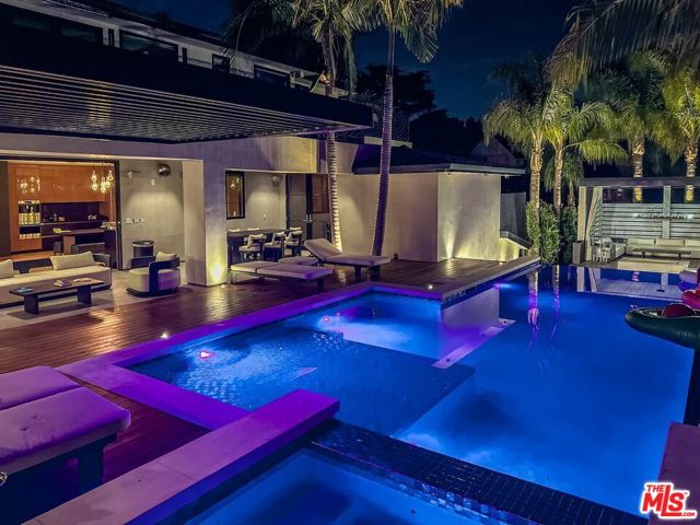 2717 Motor Avenue, Los Angeles CA: https://media.crmls.org/mediaz/d58f8bdd-f880-499b-a8e6-850c6e2788d2.jpg
