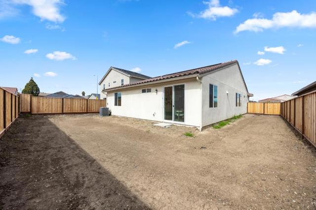 1871 Hydrangea Drive, Hollister CA: https://media.crmls.org/mediaz/d58fc3c9-b2a4-41a4-9397-7500008cc0a6.jpg