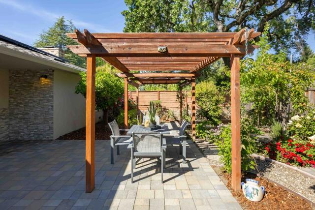 86 Rittenhouse Avenue, Atherton CA: https://media.crmls.org/mediaz/d58fd53c-6325-4434-a0a5-527636480b13.jpg