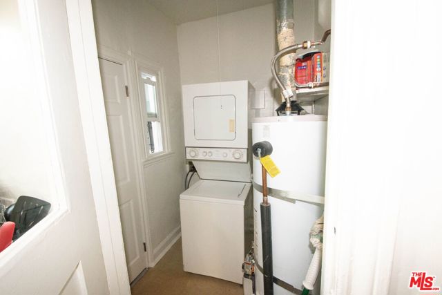 1296 S Citrus Avenue, Los Angeles CA: https://media.crmls.org/mediaz/d5901176-d80e-4a7d-8305-e8b05c10e484.jpg