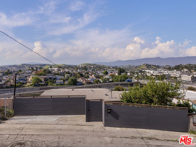 3741 Woolwine Drive, Los Angeles CA: https://media.crmls.org/mediaz/d590b543-fe6b-4f8e-b5fc-44841bb449f9.jpg