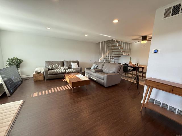 Detail Gallery Image 3 of 16 For 17428 Ashburton Rd, San Diego,  CA 92128 - 3 Beds | 2/1 Baths
