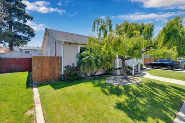 1418 Bradley Court, San Mateo CA: https://media.crmls.org/mediaz/d590e575-56f2-4820-b265-28262974179a.jpg