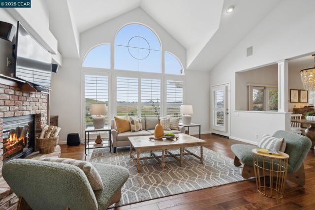 460 Silver Hollow Drive, Walnut Creek CA: https://media.crmls.org/mediaz/d5915c1f-2ade-4435-ac95-52f2bf23615e.jpg