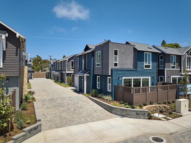 563 N Vulcan Ave, Encinitas CA: https://media.crmls.org/mediaz/d59181da-e7d1-4018-83cb-f073c5e0fe1e.jpg