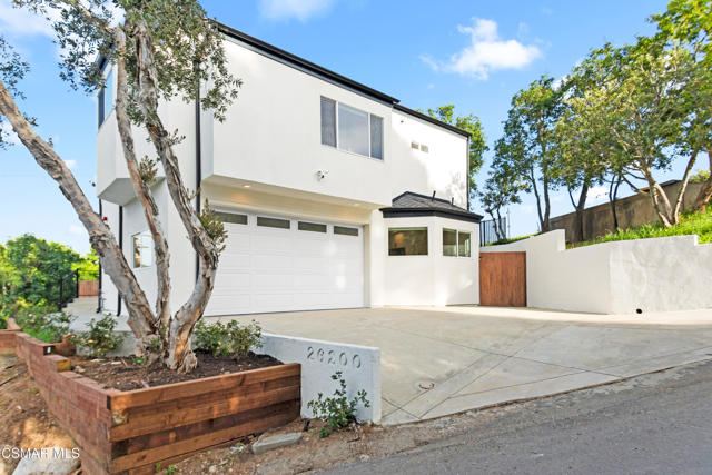 26200 Lockwood Road, Malibu CA: https://media.crmls.org/mediaz/d592272b-497c-4b6c-b59a-355ed4e21eb9.jpg