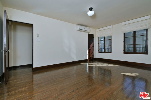 4352 Forman Avenue, Toluca Lake CA: https://media.crmls.org/mediaz/d5924420-cbf8-4c88-9028-00eb75c96d8b.jpg