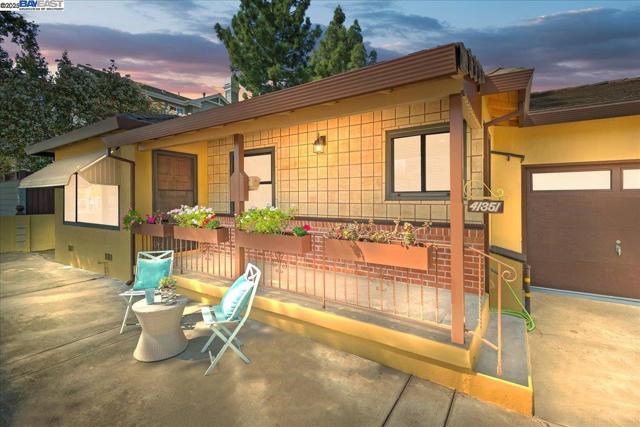 41351 Fremont Blvd, Fremont CA: https://media.crmls.org/mediaz/d5925586-a4ad-42ea-b2aa-210b7f898ae0.jpg