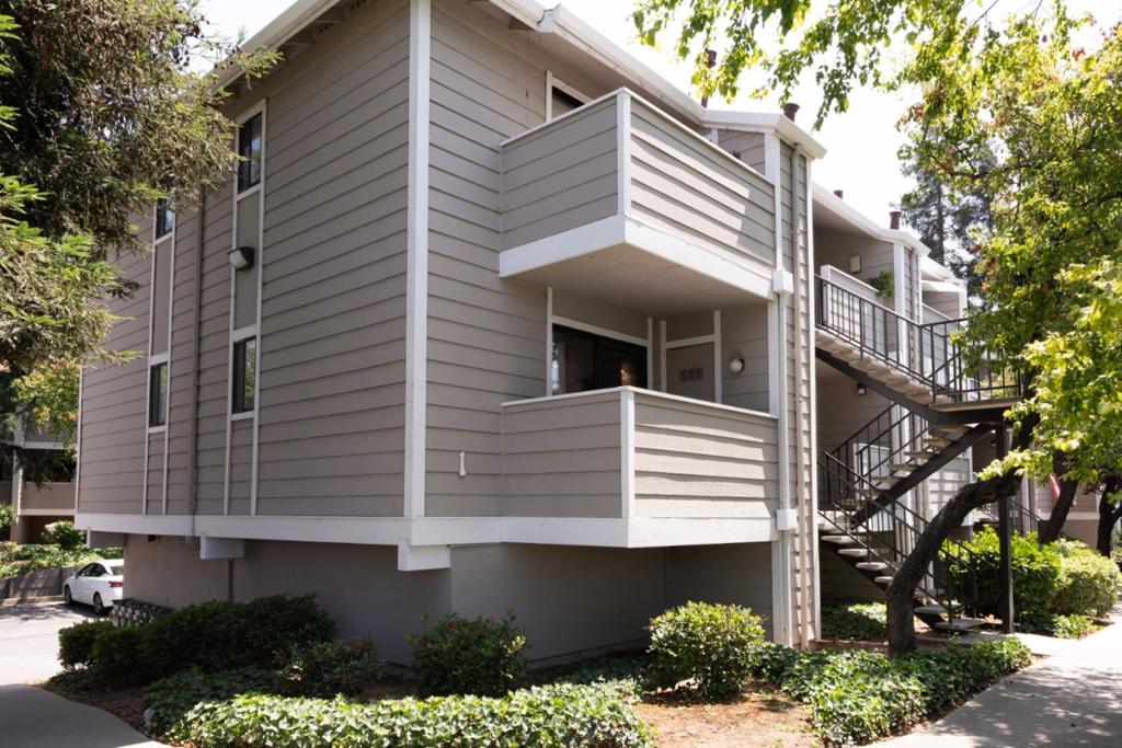 300 Stonegate Circle