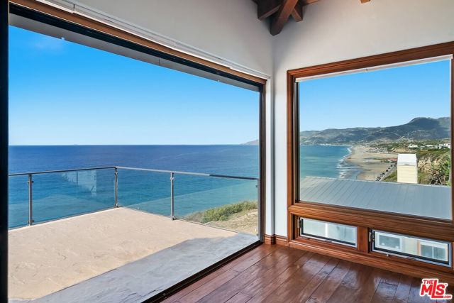 7007 Birdview Avenue, Malibu CA: https://media.crmls.org/mediaz/d592fb35-05d6-4e0f-8577-bd4009f497b7.jpg