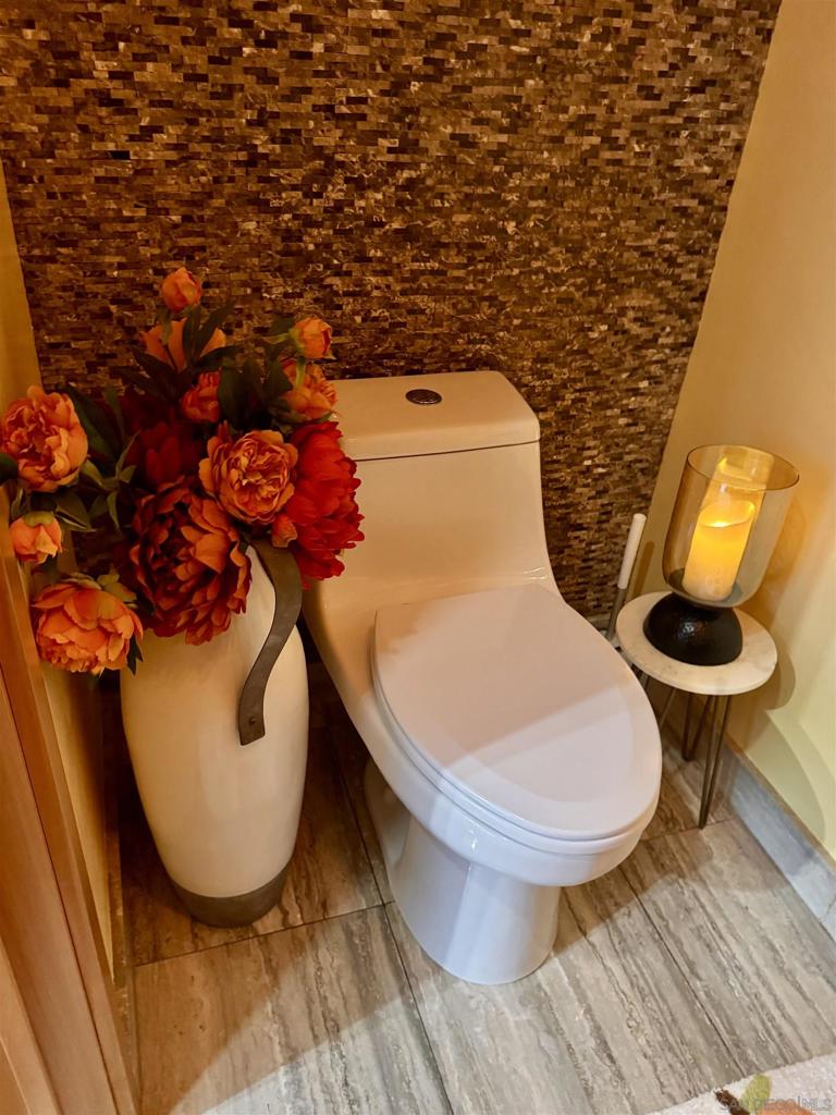 MLS #250036609SD img 18