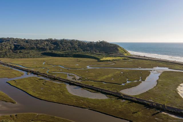 12994 Via Esperia, Del Mar CA: https://media.crmls.org/mediaz/d59364ab-dfb4-4182-98be-c9ff7ea39a5c.jpg