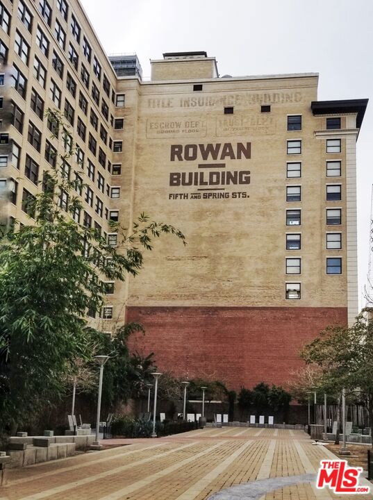 460 S Spring Street, Los Angeles CA: https://media.crmls.org/mediaz/d593d41c-6714-43be-9e6c-85b8e4710f05.jpg