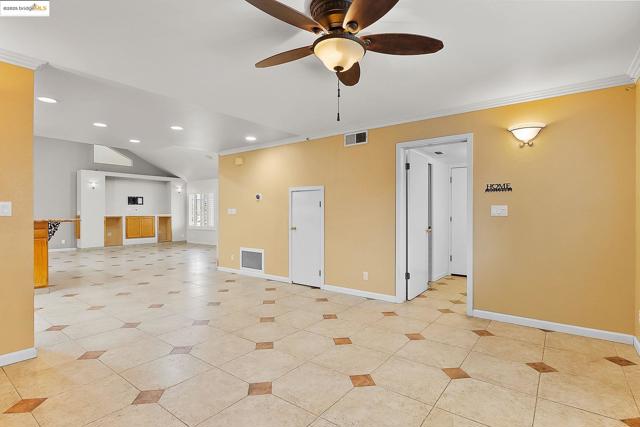 5130 Kegan Ln, Oakley CA: https://media.crmls.org/mediaz/d593ea6d-250d-4d2b-b0e6-fe5295bb1d97.jpg