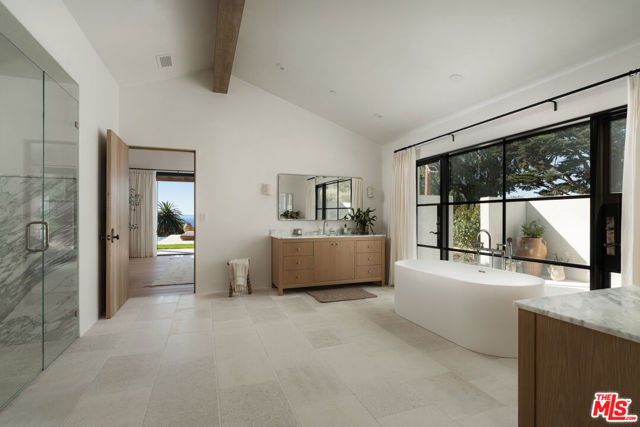 4200 Marina Drive, Santa Barbara CA: https://media.crmls.org/mediaz/d594380d-4576-4680-86ad-10b03fdcb3e6.jpg