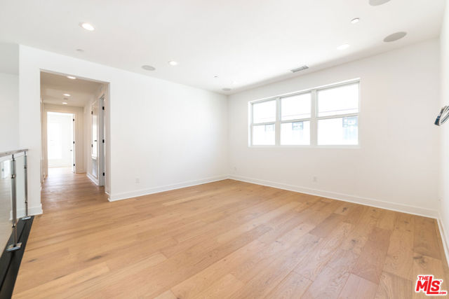 11770 N Hillsborough Lane, Porter Ranch CA: https://media.crmls.org/mediaz/d5962f83-86a7-4d2b-b52d-503397975b99.jpg