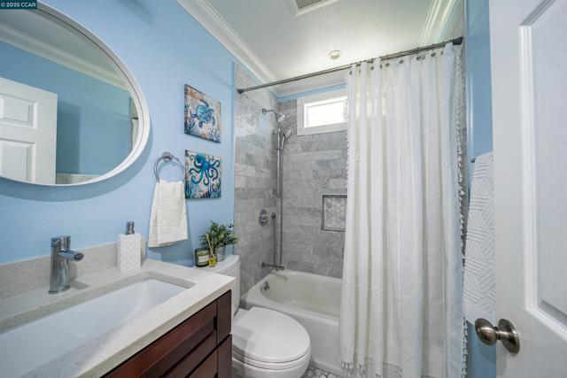 2421 Lincoln Ave, Richmond CA: https://media.crmls.org/mediaz/d5964152-2f5e-4c4b-b227-2860ef912245.jpg