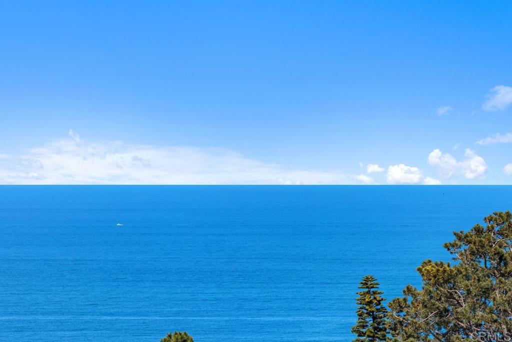https://media.crmls.org/mediaz/d596aa83-5f04-4f8b-8d07-691167256099.jpg?preset=X-Large