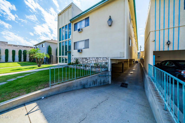 Detail Gallery Image 7 of 27 For 214 E Chevy Chase Drive Dr, Glendale,  CA 91205 - – Beds | – Baths