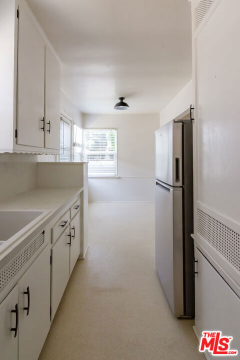 2598 Amherst Ave, Los Angeles CA: https://media.crmls.org/mediaz/d5978035-4f54-471a-838d-b569e287c04d.jpg