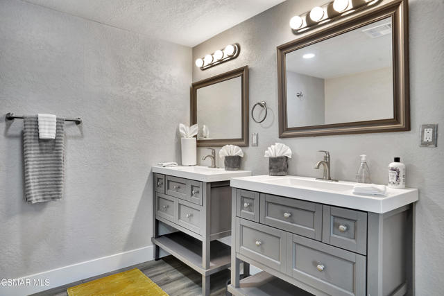 677 S Highland Drive, Palm Springs CA: https://media.crmls.org/mediaz/d597db65-65b5-424f-83a1-2e6670ec18e4.jpg