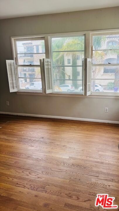 6425 E Ocean Boulevard, Long Beach CA: https://media.crmls.org/mediaz/d598060a-cf55-447a-aa99-12ced8f61802.jpg