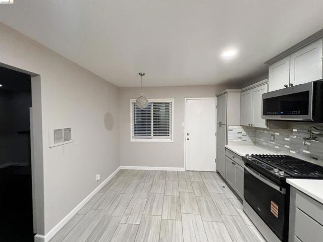 2881 CLEARLAND CIR., Pittsburg CA: https://media.crmls.org/mediaz/d598100e-0179-4f88-a7a5-01e23036320c.jpg