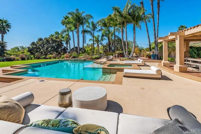7345 Vista Rancho Ct, Rancho Santa Fe CA: https://media.crmls.org/mediaz/d5982c3d-9f3c-416c-8c51-989b03976d64.jpg