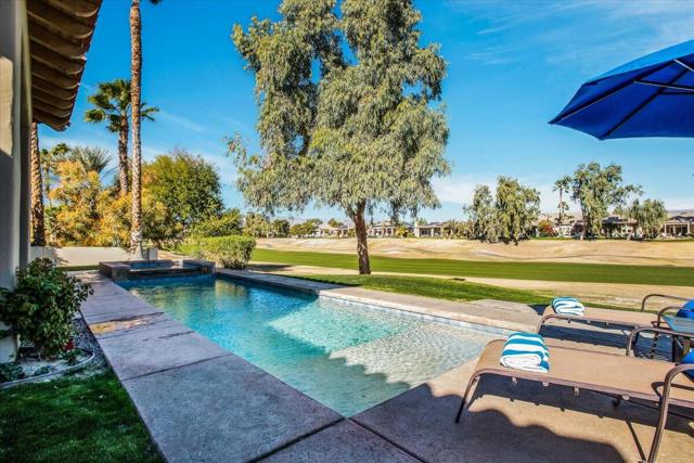 247 Loch Lomond Road, Rancho Mirage CA: https://media.crmls.org/mediaz/d5983237-0fbb-427d-850a-7e39d087eb5d.jpg