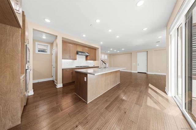 6749 Solterra Vista Pkwy, San Diego CA: https://media.crmls.org/mediaz/d5984fec-c34c-423a-b45a-31d66322dbda.jpg