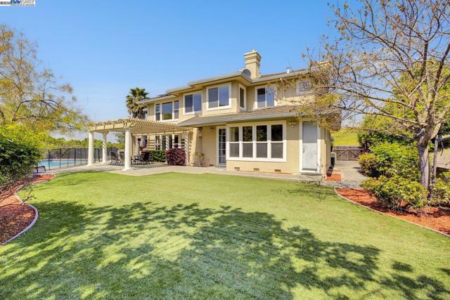 48564 Avalon Heights Ter, Fremont CA: https://media.crmls.org/mediaz/d59851a0-5eb6-4035-aab9-d08a5973cc3d.jpg