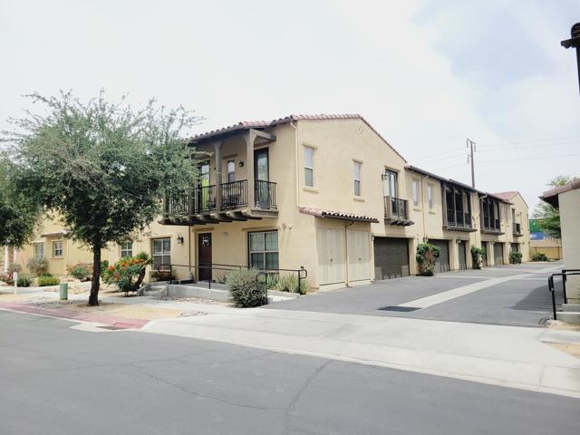 118 Paseo Bravo, Palm Desert CA: https://media.crmls.org/mediaz/d59a5ac6-5925-49e7-9e92-b38dd0d71e64.jpg