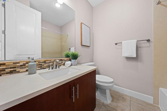 5223 S Esprit Loop, Dublin CA: https://media.crmls.org/mediaz/d59a8680-7db0-4096-9899-0230d01ef614.jpg