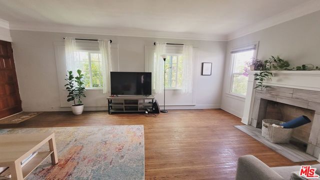 5409 Russell Avenue, Los Angeles CA: https://media.crmls.org/mediaz/d59ab14a-5173-4453-8501-cf45b21e0a1b.jpg
