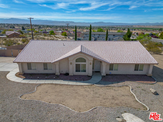 16185 Viho Road, Apple Valley CA: https://media.crmls.org/mediaz/d59b1966-464a-4c14-80a2-d40c469eb030.jpg